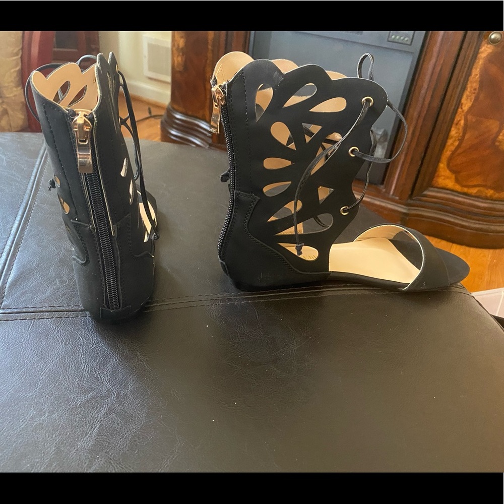 Black size 6 sandal